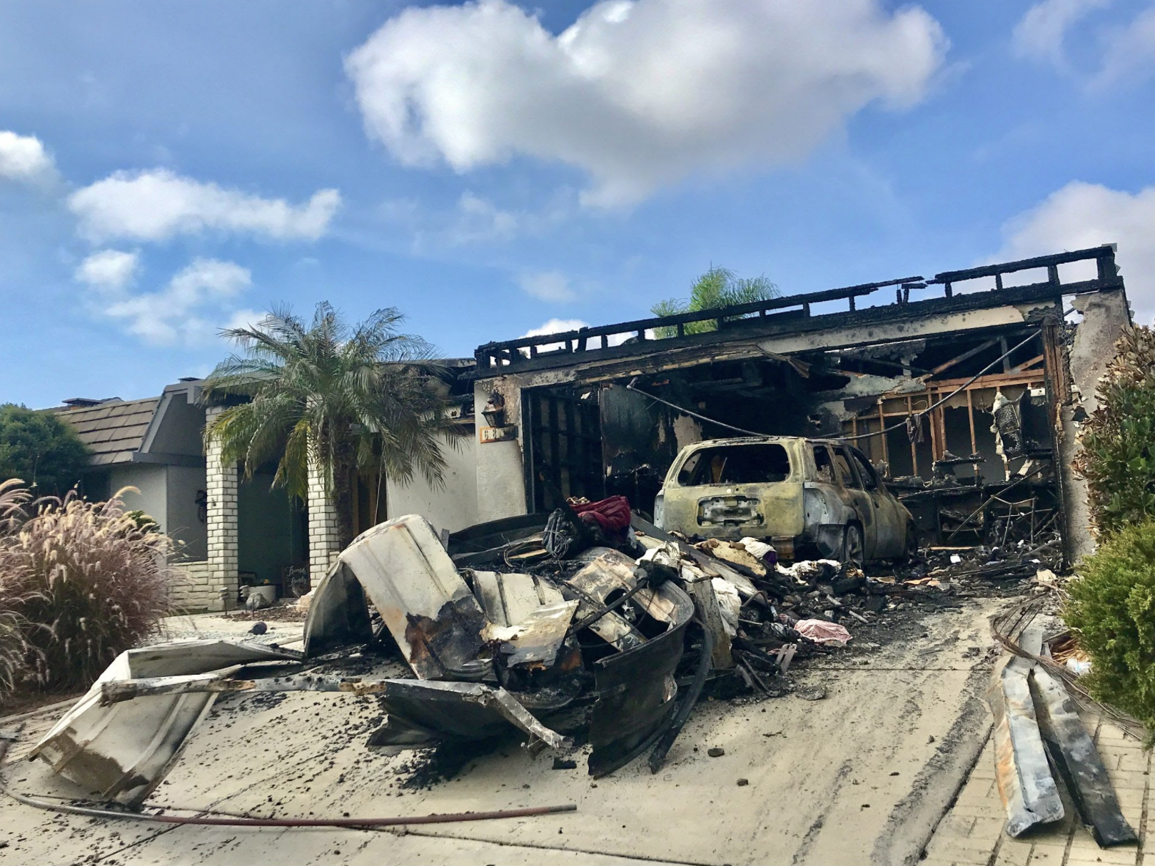 House and car burned in a fire