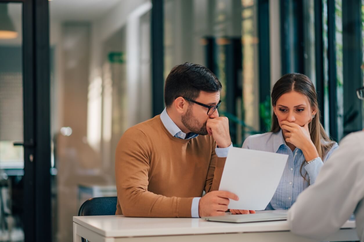 Couple looking at bad settlement offer